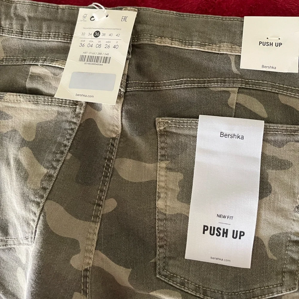 Bershka camo pants NWT size 4